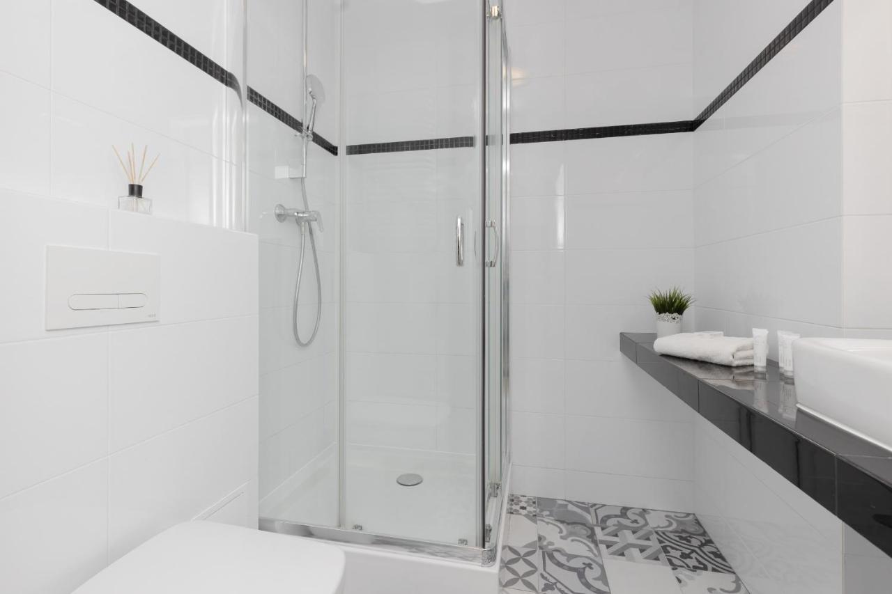 Old Town Spacious Apartment Bonifraterska By Renters Warszawa Exteriör bild